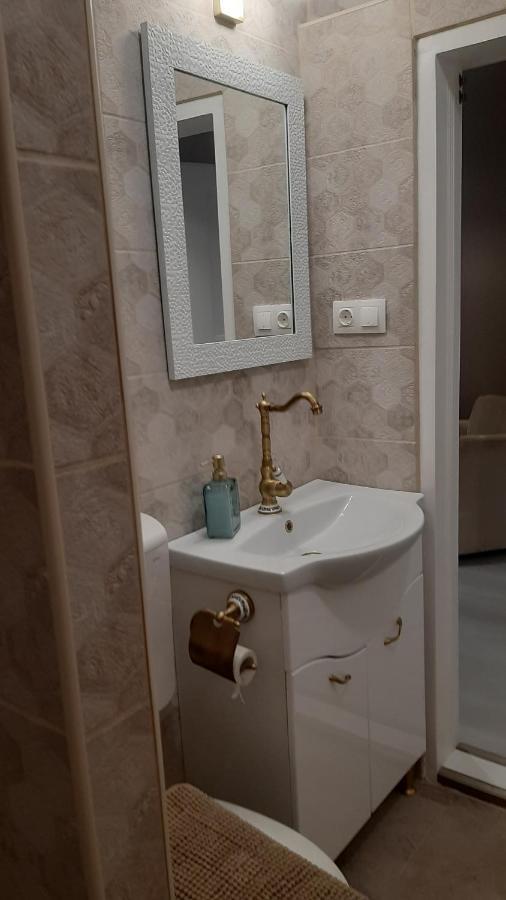 Glamour Apartman Gyula Esterno foto